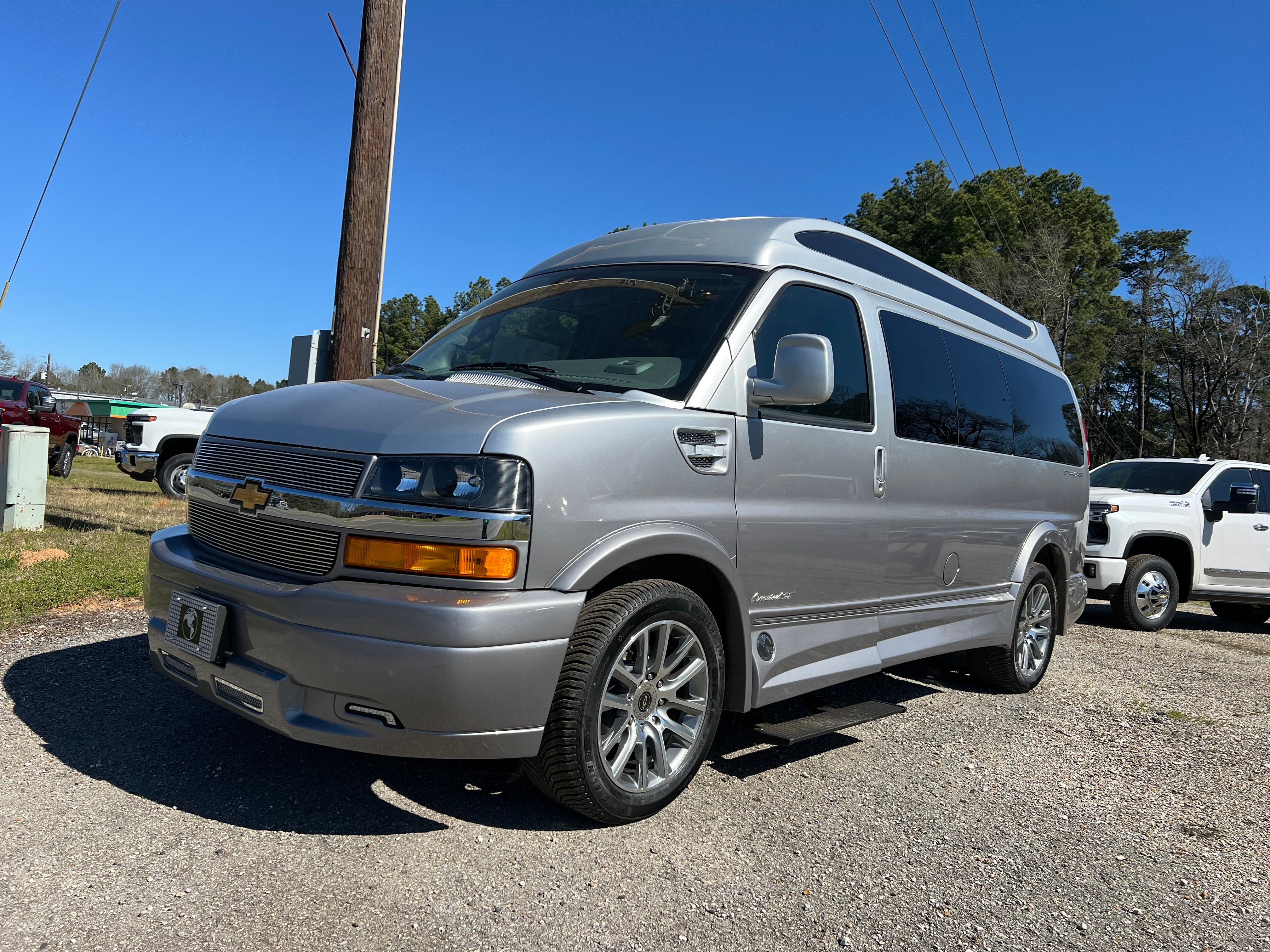 2025 Chevrolet Express Cargo 2500 WT